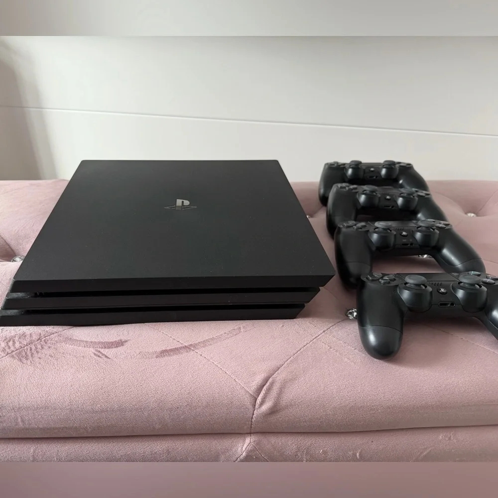 Sony PlayStation 4 Pro 1TB Bundle - 1 Console + 4 Controllers